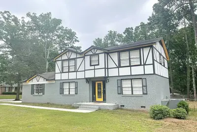 Image de Over 3500 sq ft! All 4BRMs with TVs! 9 Beds for up to 12 Guests!