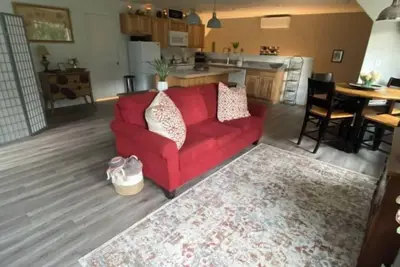 Image de Tranquil Studio Apartment with Mountain Views.