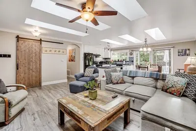 Image de Peaceful, private 3bd home nestled in the redwoods