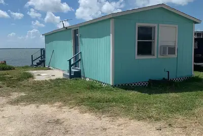 Image de Waterfront Cabin in Aransas Pass, Texas. Full kitchen! @Fin and Feather Marina