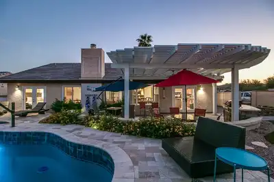 Image de Spectacular Hillside Fountain HIlls home + Resort Backyard and Views!