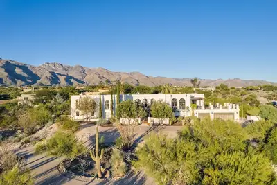 Image de Foothills Luxury Casita with Private Pickleball Court