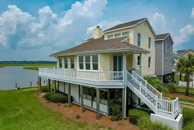 Image de Waterfront! Private dock, West End desirable location. Steps from the beach!