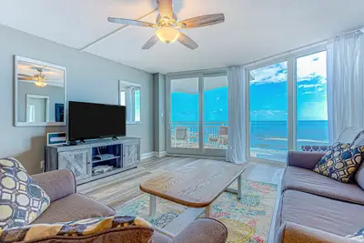 Image de Sixth floor oceanfront condo with fast WiFi & central Ac