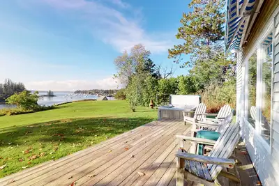 Image de Bayfront house on Port Clyde Harbor with views, hot tub, beach access