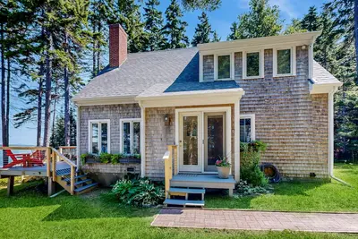 Image de Dog-friendly, waterfront home on St. George River with shore access, great views
