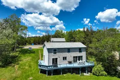 Image de Dog-friendly ocean-view house with expansive deck & grill - snowbirds welcome