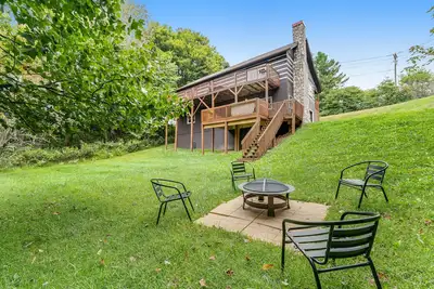 Image de Private Dog-Friendly Escape Near Town W/ Private Hot Tub, Free WiFi & Pool Table