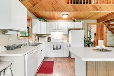 Image de Ideal Getaway W\/ Two Decks, Free WiFi, & Great Location - Dog-Friendly
