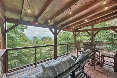 Image de ‘Yellow Mountain’ Blairsville Cabin w/ Scenic Deck