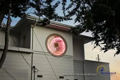 Image de Welcome to the Wave House in Pleasure Point. Oceanview. Pets Considered. Hot Tub.