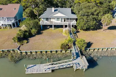 Image de \"Fripp Family Creek House\": Private Dock, Deck, Screened Porch, Near Beach & Island Amenities!