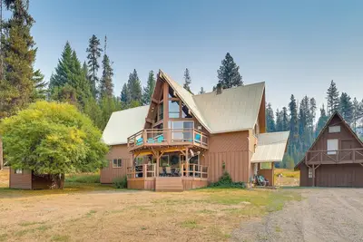 Image de Remote Elk City Escape w/ Decks & Mtn Views!