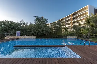 Image de Stunning apartment, marina, pool, garden  & city  view and terracce south facing