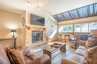 Image de Top Floor Condo Looking Directly @ American Eagle. Washer/Dryer Free WiFi