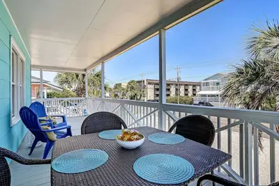 Image de South Beach Cabana Up | Private Front Deck | Pool | Steps from the Beach