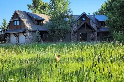 Image de Beautiful modern home for hiking, skiing, golfing, and Yellowstone! or relaxing.