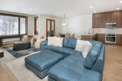 Image de Ski-In & Out Your Doorstep! Lovely Interior, Pool/Hot Tub!