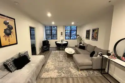 Image de Large Two-bedroom Flinders St apartment, on Hosier Lane. Easy walk to Mcg and Ao