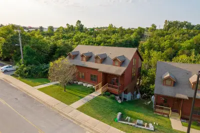 Image de Spacious Cabin in the Heart of Branson, near shows, shopping!