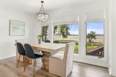 Image de Updated Water Front Villa: Golf Course, Marsh Front, Croquet Views //3br2bath Wifi