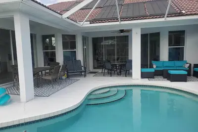 Image de 4 Bedroom Pool home with pond view in Sarasota, Fl