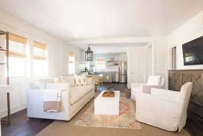 Image de Beautiful Second floor 2br/2ba Steps to King St. Guesthouse Charleston East 42 D