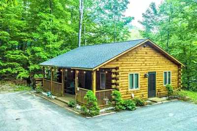 Image de Couples Adventure Getaway Log Cabin in the White Mountain.