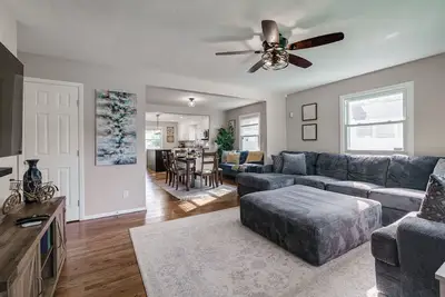 Image de Huge Cozy Modern Luxury Home at Notre Dame