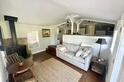 Image de Private 3 Acre Bungalow