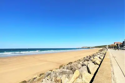 Image de Appartement moderne près de la plage avec balcon et Wi-Fi à Hendaye