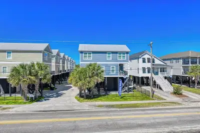 Image de Pierside Paws, Located in the Garden City Retreat