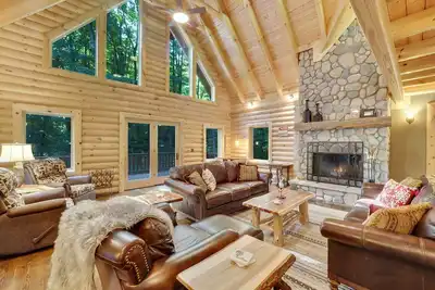 Image de Beautiful Log Home | Pet Friendly | Boyne Mtn Reserve | 18 Guests | Fireplace