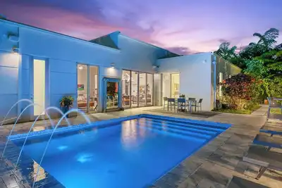 Image de Welcome to A Modern Paradise, A Stunning Tropical Secluded Oasis Home! ! ! !