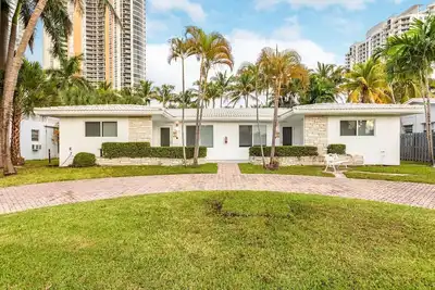 Image de 2 bed 2 bath Beach 1 min walk keyless entry Dog ok Free Parking