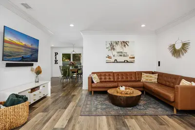 Image de Oceanside Haus - Nest/Ac! 1 mile to Beach/Pier. Legoland Close By