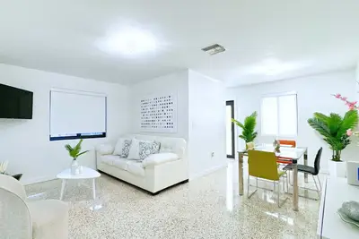 Image de Chic 2/1 Modern Home 5 Minutes From Miami Airport