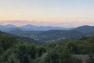 Image de Mountain views for miles! Great Location between Boone and Blowing Rock!
