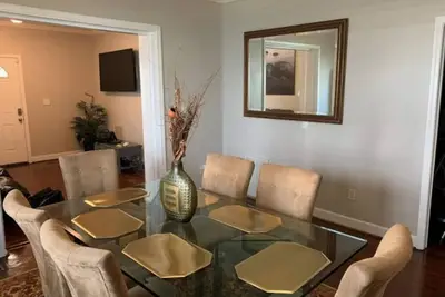 Image de Craftsman Style home, located a mile walk from Uptown Charlotte