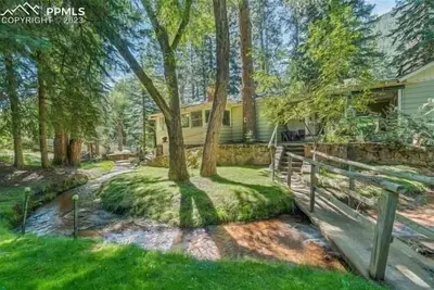 Image de Your private luxury resort in town on trails. 5 private bedrooms, 3 full baths