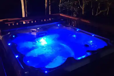 Image de Come stay on the farm! King Bed Hot tub minutes from Alpine Helen Ga
