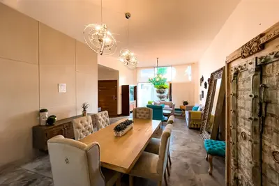 Image de Aurora House/Exclusive place/ 1km from airport.
