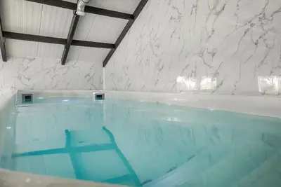 Image de Large renovated farmhouse with indoor Pool & Sauna