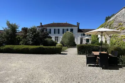 Image de 1854 Chassors-Charente gîte- 4*. -piscine chauffée; jacuzzi, grands jardins clos