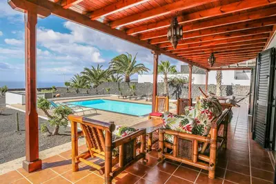 Image de Horizon Luxury - Une oasis de paix avec piscine privée, jardins et vue imprenable