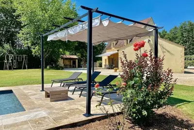 Image de Maison en pierre, recemment renovée avec piscine chauffée et vue imprenable