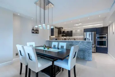Image de Luxury & recently renovated 2 bd\/2 ba condo - 5 min to the beach Str01838