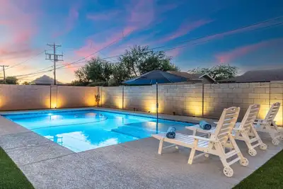 Image de Stylish 4 Br/3ba Old Town Scottsdale Home - New Pool, Hot Tub & Modern Amenities