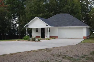 Image de On Lake Dardanelle, quiet but close to town