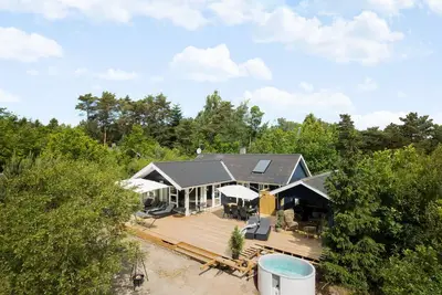 Image de Belle maison Ă Aakirkeby avec WiFi